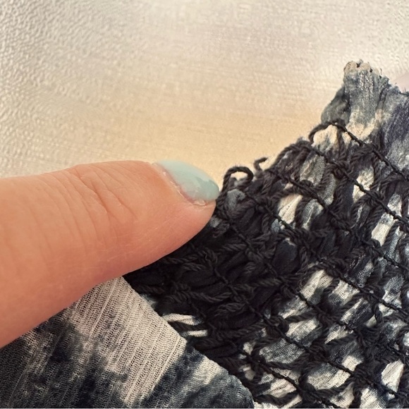 J Crew AE860 Size Small Navy Ikat Shaded Floral Crinkle Chiffon Smocked Blouse - Picture 9 of 12